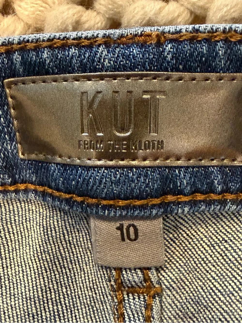 Kut from the Kloth Mid-Rise Fray Short in Bringing Wash Size 10